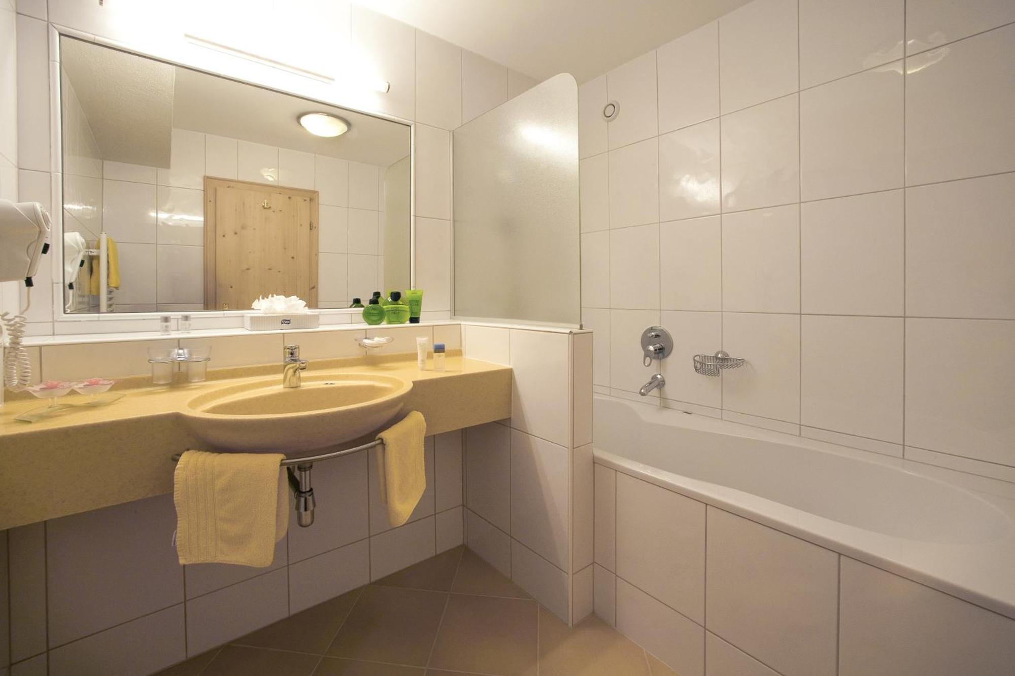 Alpenhotel Tirolerhof Герлос Стая снимка