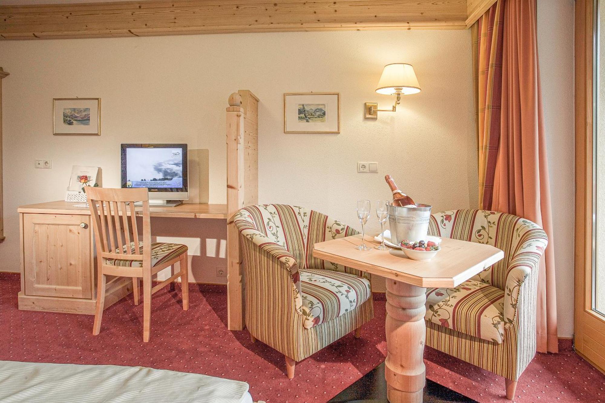 Alpenhotel Tirolerhof Герлос Стая снимка