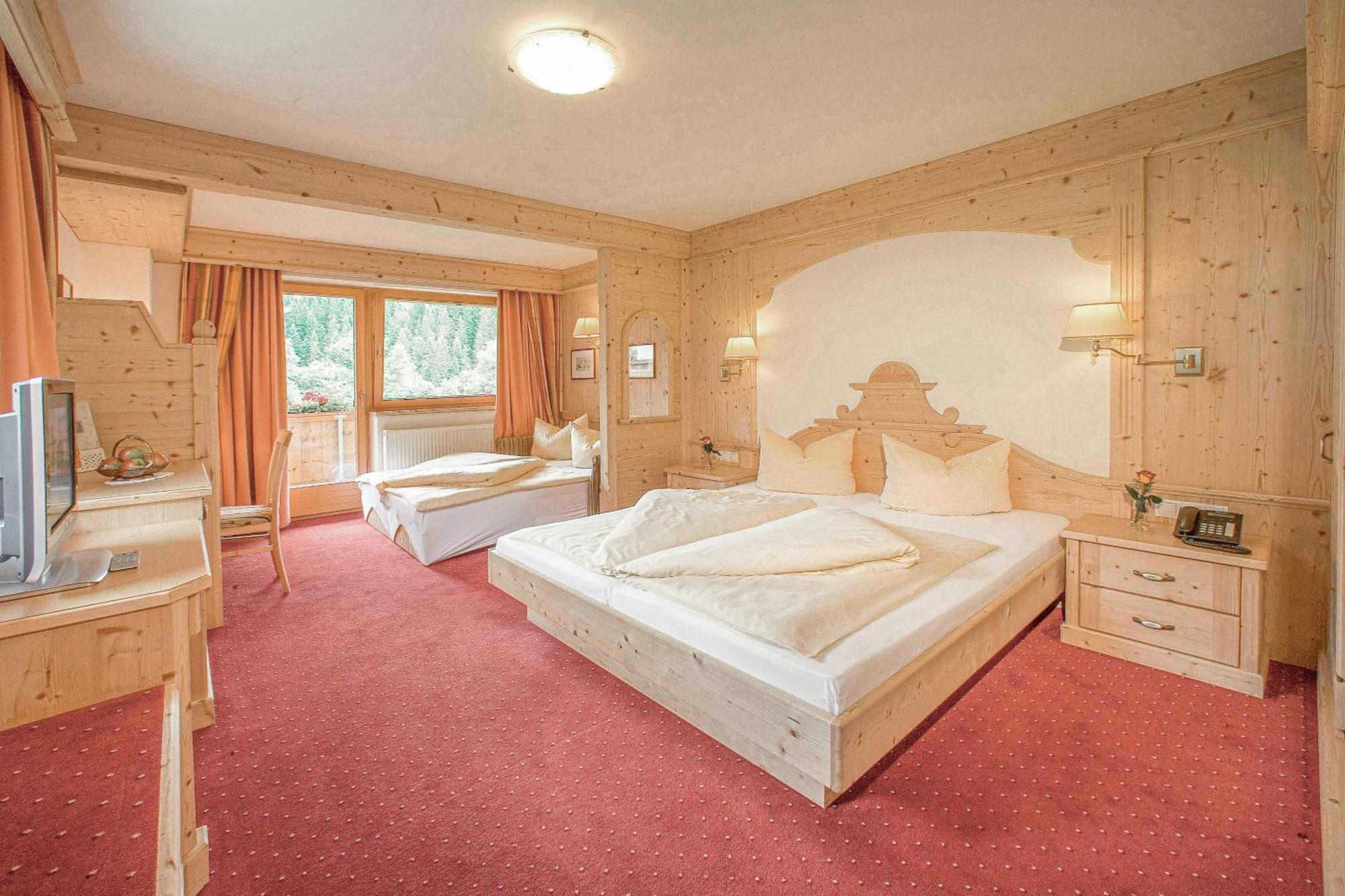 Alpenhotel Tirolerhof Герлос Стая снимка