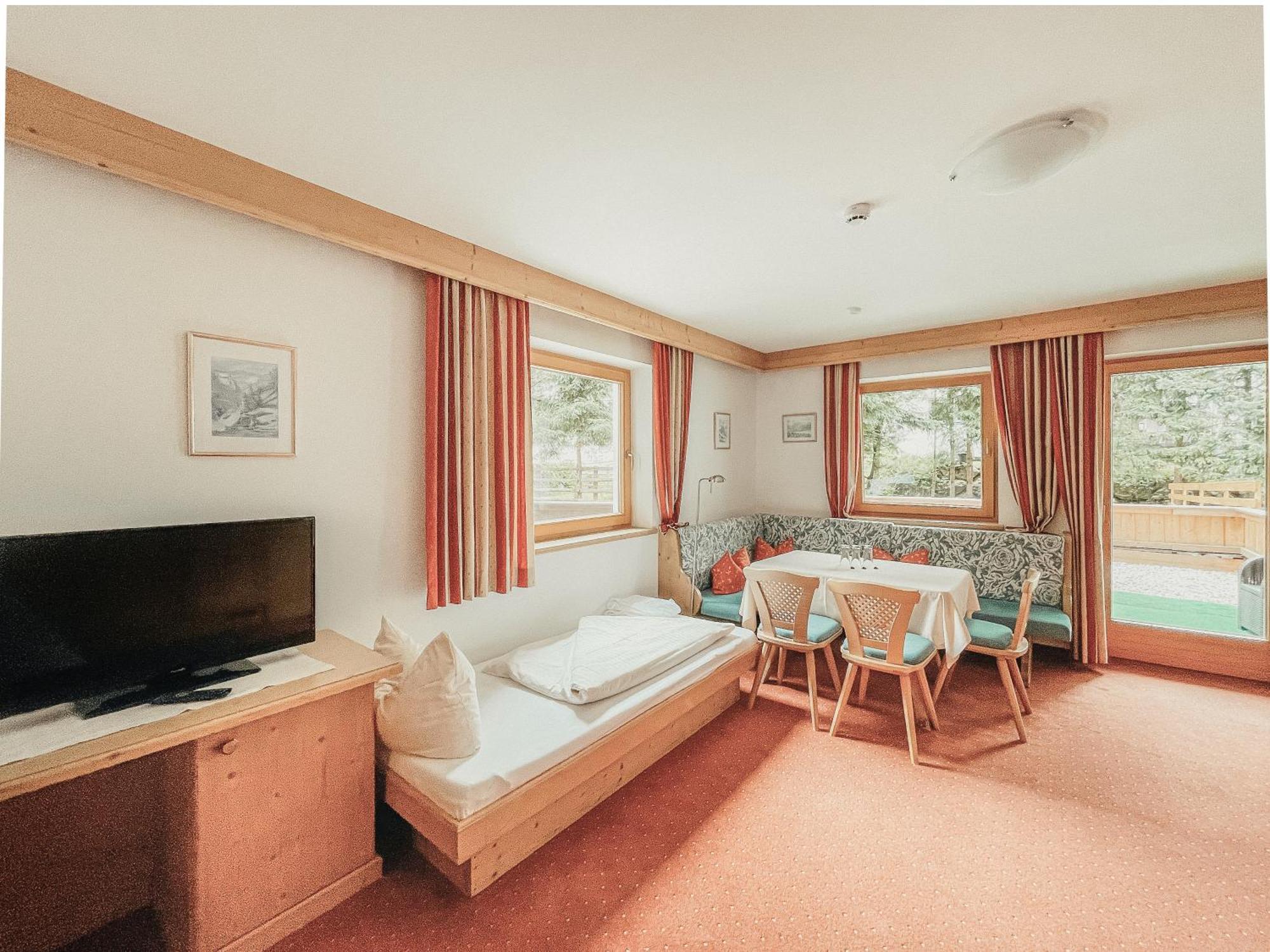 Alpenhotel Tirolerhof Герлос Стая снимка