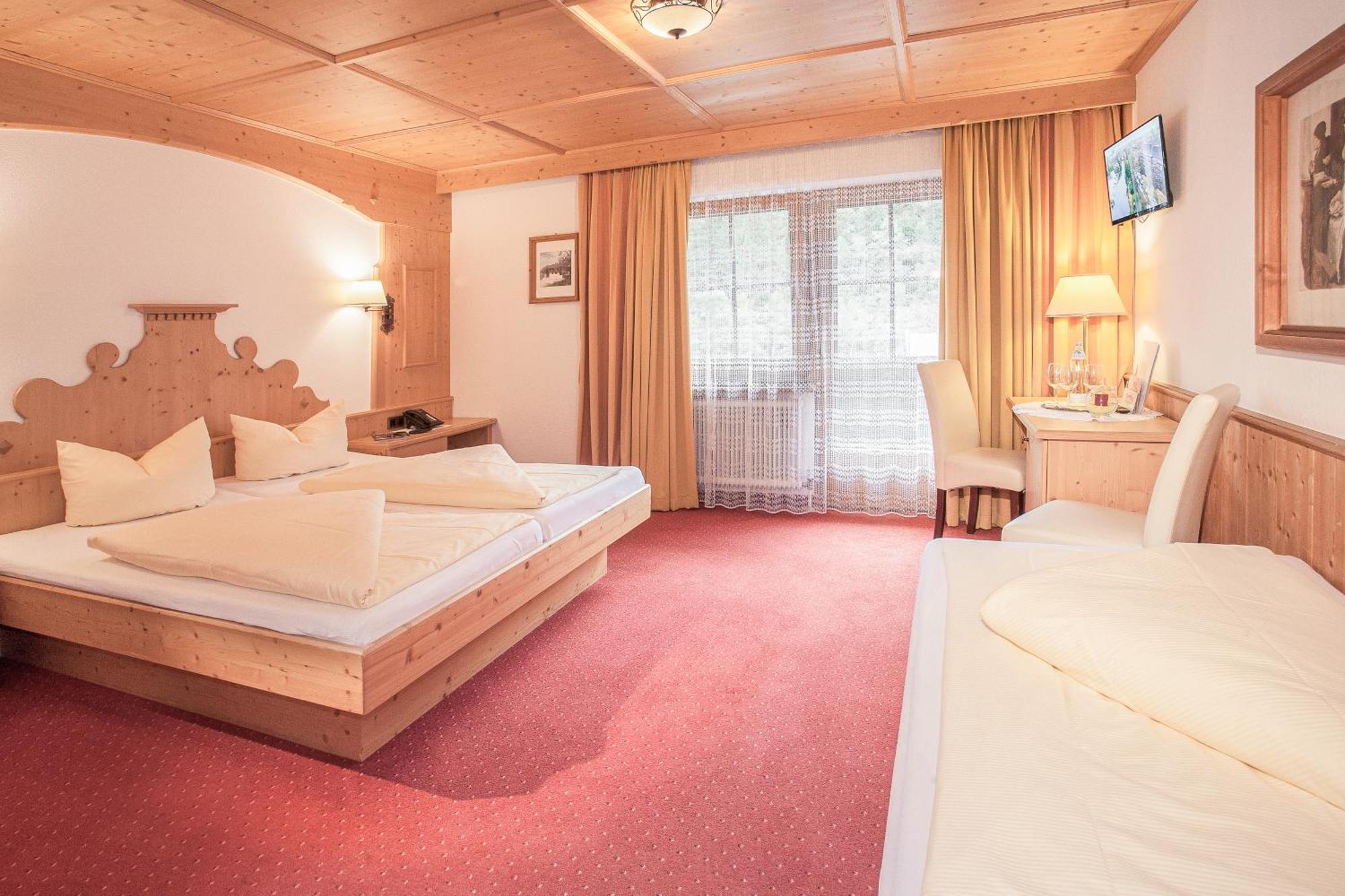 Alpenhotel Tirolerhof Герлос Стая снимка
