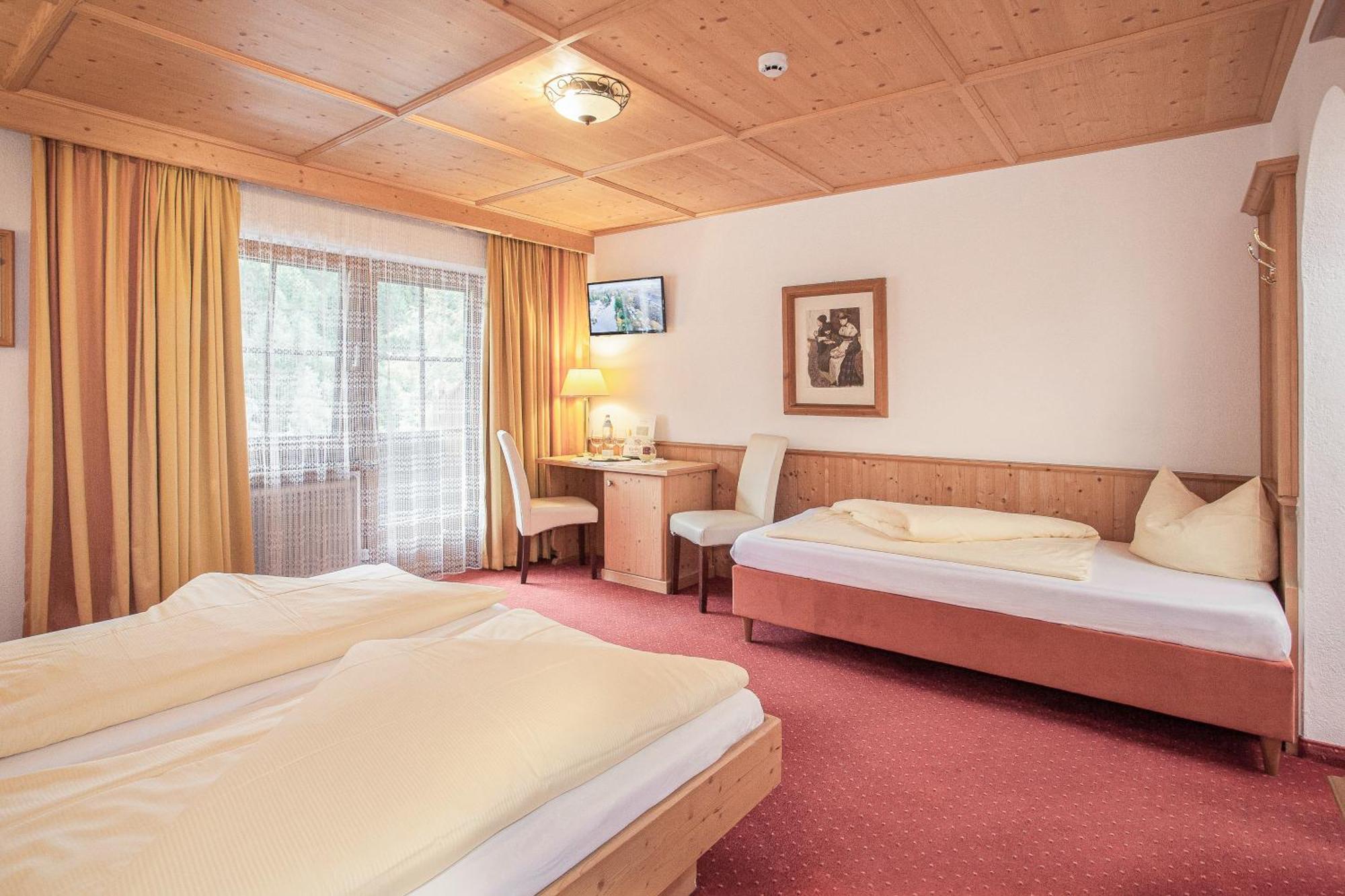 Alpenhotel Tirolerhof Герлос Стая снимка
